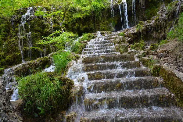 Almanya 'nın doğasında fotoğraflar. Urach Şelaleleri Bad Urach kasabasında yer almaktadır..