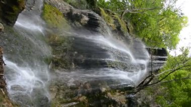 Almanya 'nın doğasında fotoğraflar. Urach Şelaleleri Bad Urach kasabasında yer almaktadır..