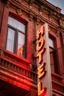 Kervansaray Oteli, 16 Ekim 2022, Çanakkale, Türkiye 'de bir yaya caddesi.