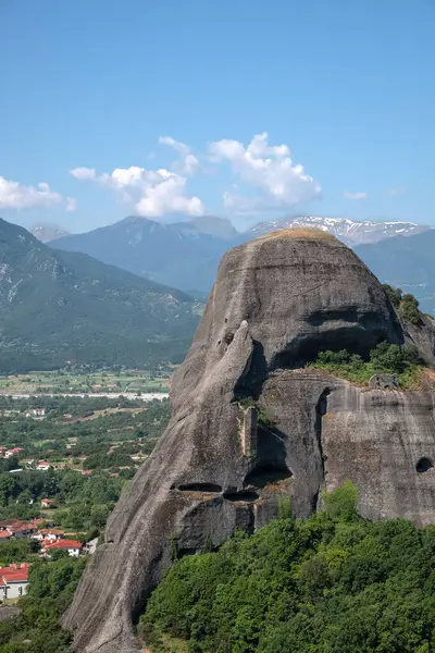 Yunanistan 'ın Meteora kentinde tuhaf kayalık manzaralar