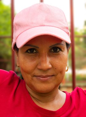 Güzel Latin esmer kadın portresi