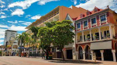 Bogota Kolombiya 'daki bir binanın üçgen perspektifi 