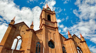 Bogota Kolombiya 'daki bir binanın üçgen perspektifi 