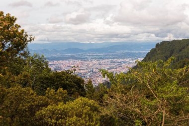 Kolombiya 'daki Monserrate tepesinden Bogot' un kuzeyinin görüntüsü.