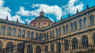 Bogota 'nın merkezindeki Colegio Belediye Başkanı de San Bartolome' un cephesi - Kolombiya