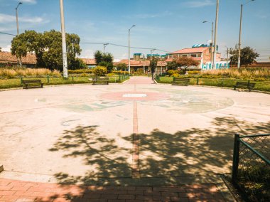 Bogota 'nın güneyindeki Bosa Vakfı Meydanı, öğlen Kolombiya