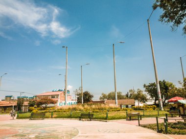 Bogota 'nın güneyindeki Bosa Vakfı Meydanı, öğlen Kolombiya