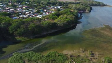 Huila, Güney Kolombiya 'da bir nehrin panoramik ve Yaguara