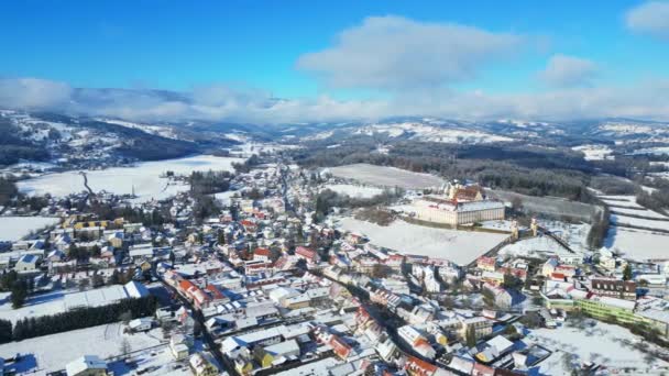Flygfoto Över Stad Österrike Med Slottet Sitter Kulle Som Ett — Stockvideo