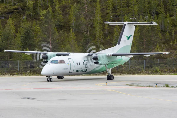 Sogndal Noruega Junio 2022 Avión Turbohélice Regional Wideroe Dash Noruega — Foto de Stock