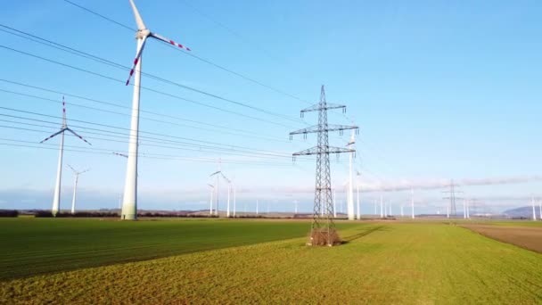 Kabely Vodiče Elektrického Vedení Větrnými Mlýny Pro Výrobu Větrné Energie — Stock video