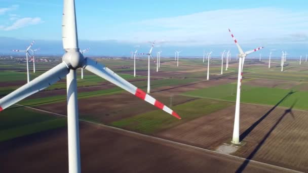 Velká Skupina Větrných Elektráren Zemědělských Polích Rakousku — Stock video