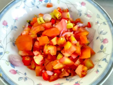 Seçici odaklanma. Sambal Kecap veya sıcak soya sosu, malzemeler, soya sosu, biber, sarımsak, tuz ve domates..