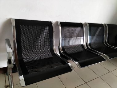 Bekleme odasındaki müşteri için paslanmaz çelik sandalyeler