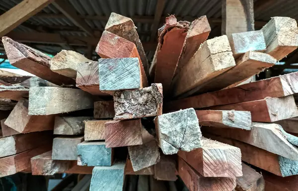 Ahşap arka planın birçok boyutunun yakın görüntüsü. 