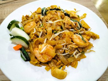 Seçici odaklanma. Restoran menüsünden kızarmış deniz ürünleri. Lezzetli yemek..