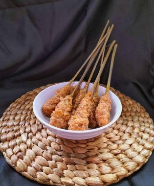 Seçici odaklanma. Sempolan Goreng. Endonezya 'dan kızarmış sokak yemeği..