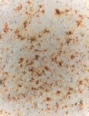 - Yakın çekim. Paslı demir dokusu. Eski metalik bir yüzeyde çatlak boya. Çatlak ve pul pul boyanmış paslı metal levha. Soyut paslı metal dokusu.