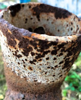 Metal pas. Eski demirde aşındırıcı pas. Bir panorama olarak arka plan paslı dokusu.