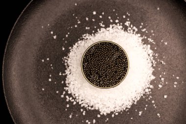 Polonya usulü mersin balığı havyarı.