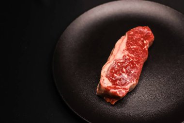 Polonyalı, primli, kuru yaşlı, mermer biftekli biftek.