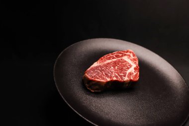 Polonya usulü yüksek kalite mermer biftek kaburgası önerisi.