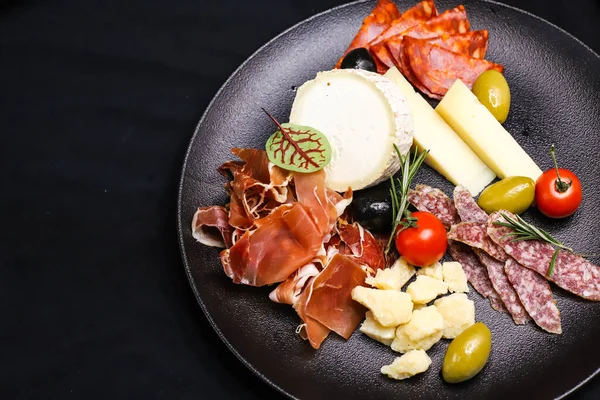Jamon Serrano, Jamon Bellota Joselito, Manchego, Valdeon, Idiazabal, Fuet, Chorizo, Garrotxa