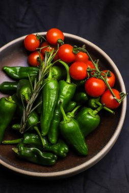 Geleneksel Galiçya biberleri Pimientos de Padron