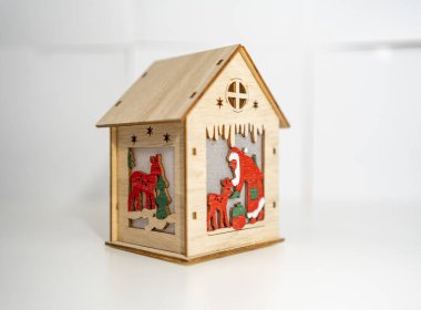 Noel Baba 'nın geyik beslediği küçük bir kulübe.