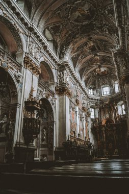 Manastır Kilisesi Sacrum Katedrali