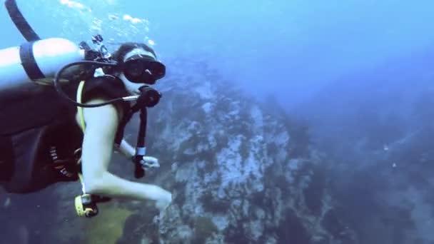 Diver Girl Feels Happy Underwater — Stock Video