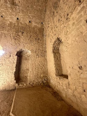 Atashkadeh, ya da Atashgah ya da Dar-e-Mehr, dini bir binanın bir çeşit Zoroastrian ibadet evi olduğu söylenir.