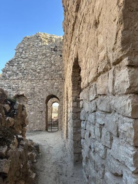 Atashkadeh, ya da Atashgah ya da Dar-e-Mehr, dini bir binanın bir çeşit Zoroastrian ibadet evi olduğu söylenir.