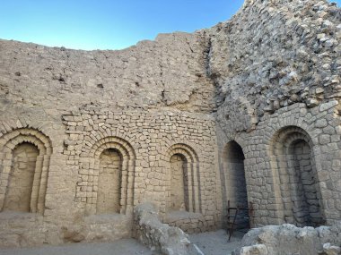 Atashkadeh, ya da Atashgah ya da Dar-e-Mehr, dini bir binanın bir çeşit Zoroastrian ibadet evi olduğu söylenir.