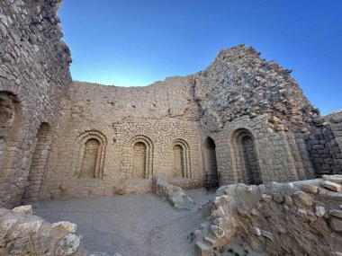 Atashkadeh, ya da Atashgah ya da Dar-e-Mehr, dini bir binanın bir çeşit Zoroastrian ibadet evi olduğu söylenir.