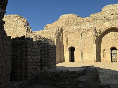 Atashkadeh, ya da Atashgah ya da Dar-e-Mehr, dini bir binanın bir çeşit Zoroastrian ibadet evi olduğu söylenir.