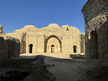 Atashkadeh, ya da Atashgah ya da Dar-e-Mehr, dini bir binanın bir çeşit Zoroastrian ibadet evi olduğu söylenir.