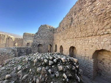 Atashkadeh, ya da Atashgah ya da Dar-e-Mehr, dini bir binanın bir çeşit Zoroastrian ibadet evi olduğu söylenir.