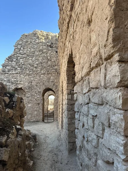 Atashkadeh, ya da Atashgah ya da Dar-e-Mehr, dini bir binanın bir çeşit Zoroastrian ibadet evi olduğu söylenir.
