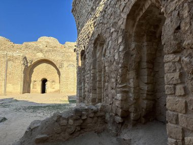 Atashkadeh, ya da Atashgah ya da Dar-e-Mehr, dini bir binanın bir çeşit Zoroastrian ibadet evi olduğu söylenir.