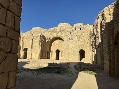 Atashkadeh, ya da Atashgah ya da Dar-e-Mehr, dini bir binanın bir çeşit Zoroastrian ibadet evi olduğu söylenir.