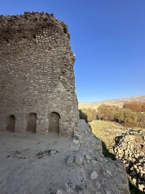 Atashkadeh, ya da Atashgah ya da Dar-e-Mehr, dini bir binanın bir çeşit Zoroastrian ibadet evi olduğu söylenir.