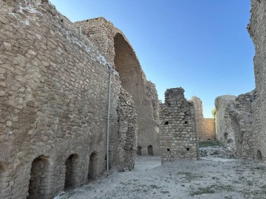 Atashkadeh, ya da Atashgah ya da Dar-e-Mehr, dini bir binanın bir çeşit Zoroastrian ibadet evi olduğu söylenir.