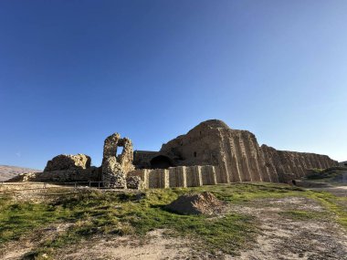 Atashkadeh, ya da Atashgah ya da Dar-e-Mehr, dini bir binanın bir çeşit Zoroastrian ibadet evi olduğu söylenir.