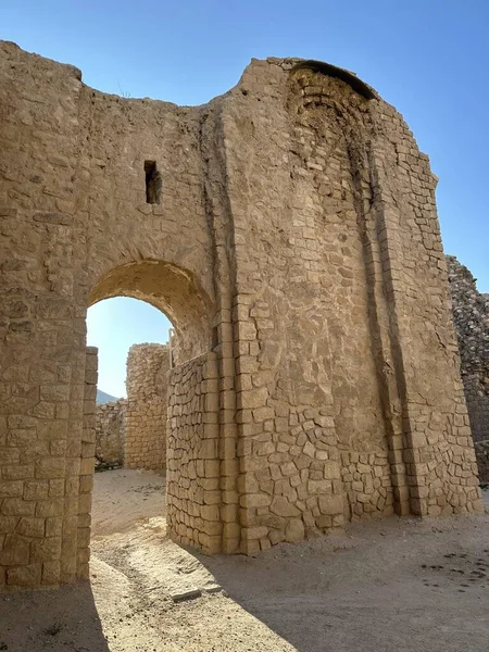 Atashkadeh, ya da Atashgah ya da Dar-e-Mehr, dini bir binanın bir çeşit Zoroastrian ibadet evi olduğu söylenir.