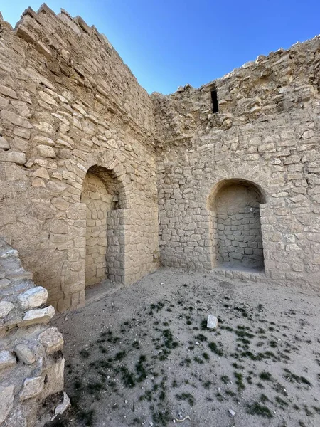 Atashkadeh, ya da Atashgah ya da Dar-e-Mehr, dini bir binanın bir çeşit Zoroastrian ibadet evi olduğu söylenir.