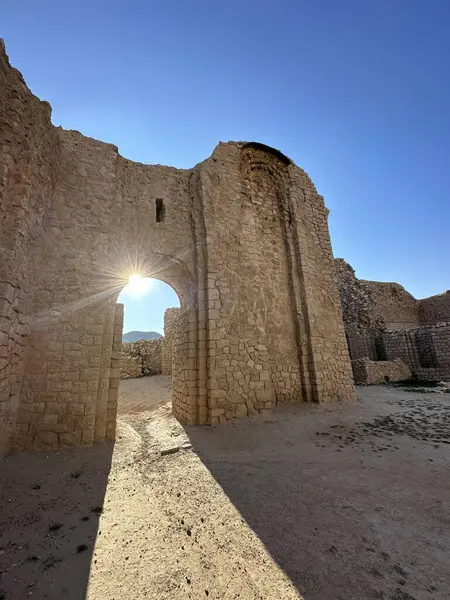 Atashkadeh, ya da Atashgah ya da Dar-e-Mehr, dini bir binanın bir çeşit Zoroastrian ibadet evi olduğu söylenir.