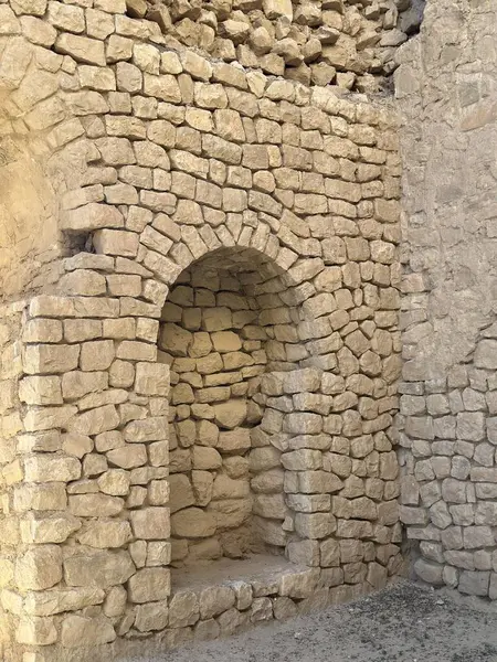 Atashkadeh, ya da Atashgah ya da Dar-e-Mehr, dini bir binanın bir çeşit Zoroastrian ibadet evi olduğu söylenir.