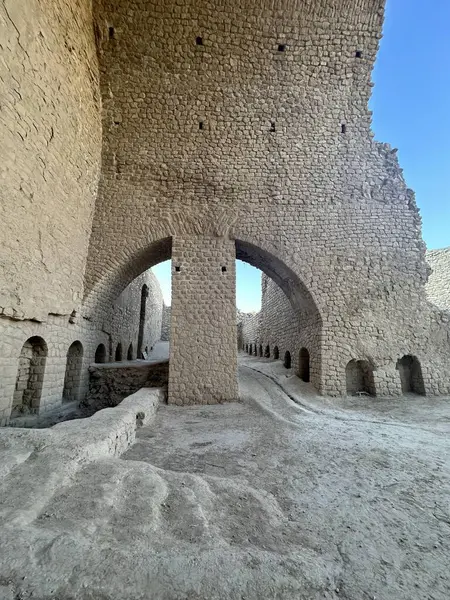 Atashkadeh, ya da Atashgah ya da Dar-e-Mehr, dini bir binanın bir çeşit Zoroastrian ibadet evi olduğu söylenir.