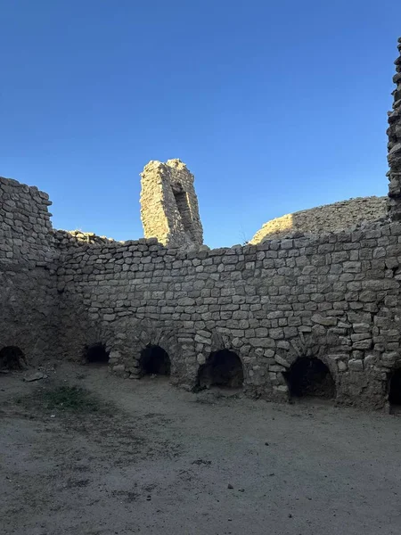 Atashkadeh, ya da Atashgah ya da Dar-e-Mehr, dini bir binanın bir çeşit Zoroastrian ibadet evi olduğu söylenir.